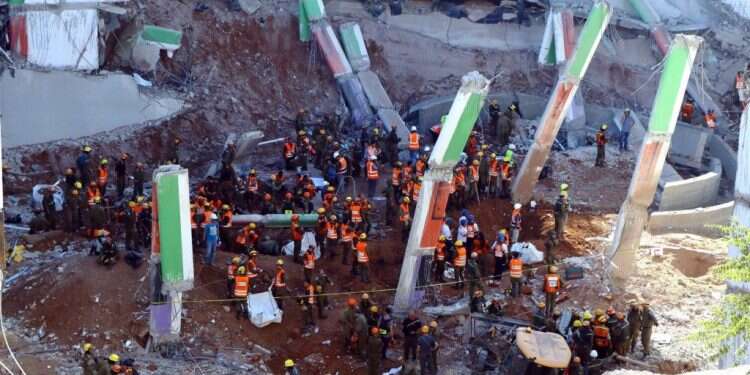 קריסת החניון ומאמצי החילוץ. צילום: אמיר מאירי