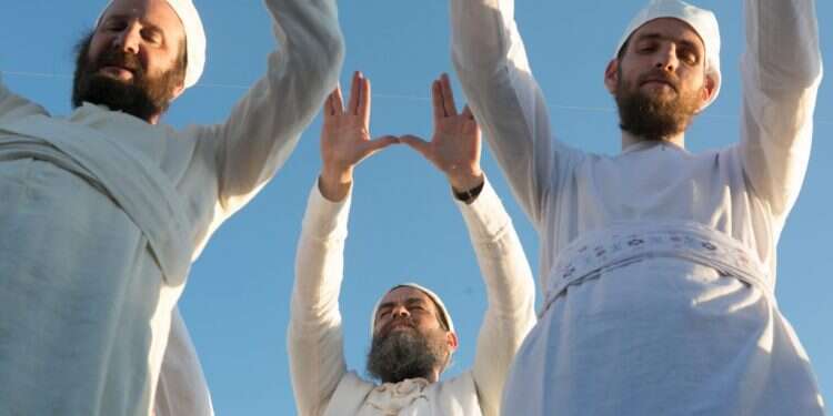 ביחד נהיה לרוב: על בגדים, כבוד ואהבה