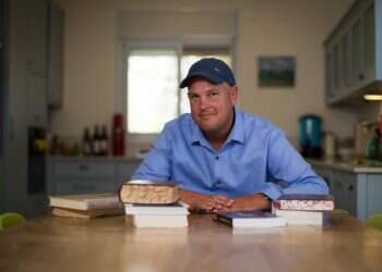 "גוונים רבים ליהדות": המאייר יניב טורם מצייר תשובה