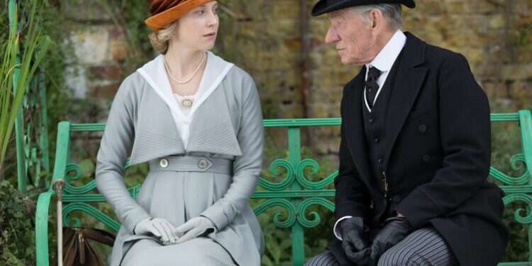 שרלוק הולמס משולב בעלילה כמי שמתייחס בשוויוניות לעלמה ג'קיל המבקשת את עזרתו בפענוח התעלומה. אילוסטרציה מתוך הסרט