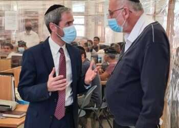 המצביע הצרפתי מתרחק מבנט ובש"ס מנצלים את ההזדמנות