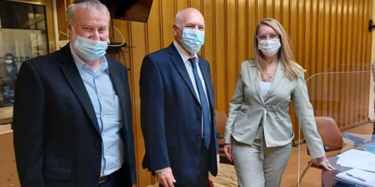 במעמד מצומצם, ללא הכרעות: הגשת הרשימות יוצאת לדרך