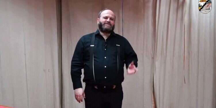 צפו: משדר קריאת מגילה ואחריו – מופע של קובי אריאלי