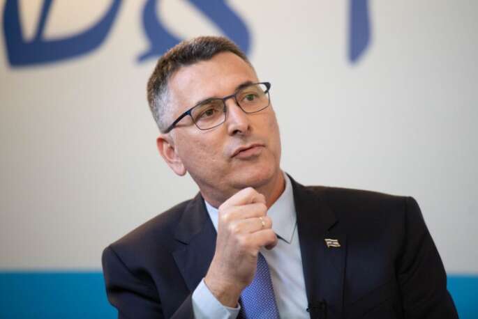 יו''ר תקווה חדשה גדעון סער בוועידת הנדל