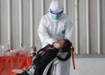 בעולם דורשים מסין: הפסיקו את הבדיקות הרקטליות