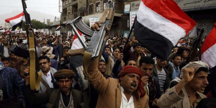 מורדים חות'ים בתימן. צילום: EPA מפקד צבא היבשה האיראני: "כוחותינו ישטחו את תל אביב וחיפה"