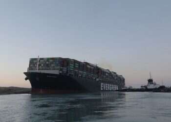 ספינת משא. צילום: EPA ספינת הענק שוחררה סופית: התחדשה התנועה בתעלה