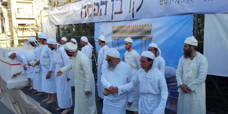 כהנים בעת תרגול קורבן פסח בירושלים. צילום: ארנון סגל