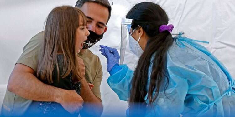 בדיקת קורונה, אילוסטרציה. צילום: AFP