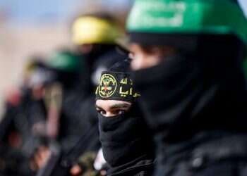 כשישראל מכניסה לשטחה סוכן חמאס בדלת הראשית