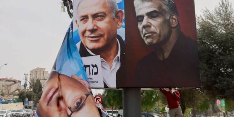 בחירות 2021. צילום: AFP סקרים, שקרים ומנדטים: כך מתכוננות המפלגות ליום הגדול