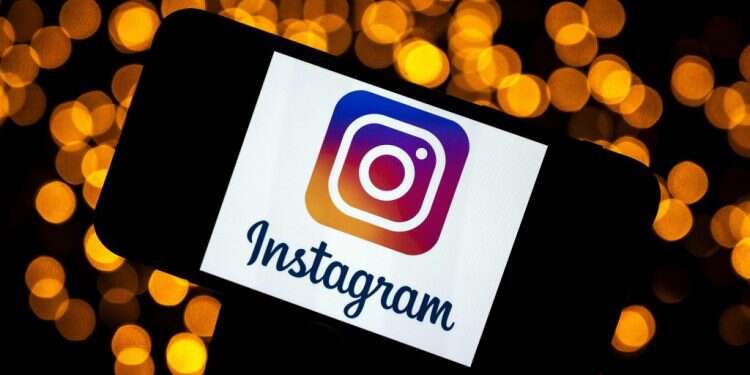 אינסטגרם. צילום: AFP חמץ ומסך: כותבי מקור ראשון מנקים את הטלפונים לפסח