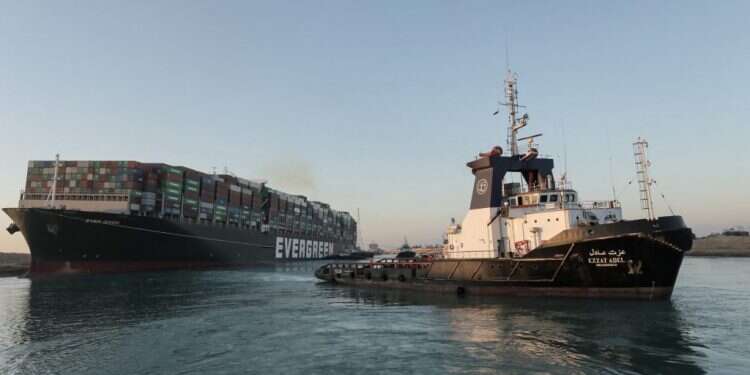 הספינה  ספינת הענק שוחררה סופית: התחדשה התנועה בתעלה