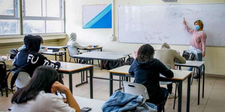 האוריינות במתמטיקה ירדה. למצולמים אין קשר לנאמר. צילום: פלאש 90