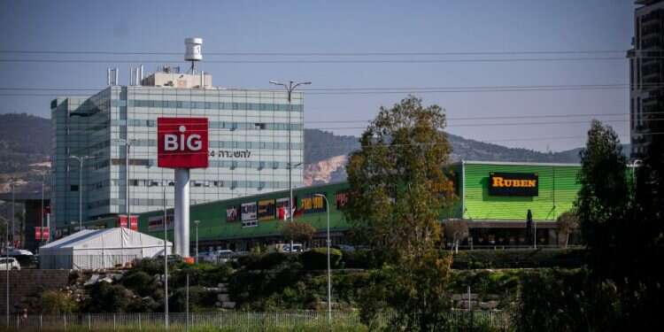 מרכז ביג בכניסה לבית־שמש. צילום: אורן בן־חקון "משהו בעולם המוניציפלי הוא מיידי, מספק וחי"