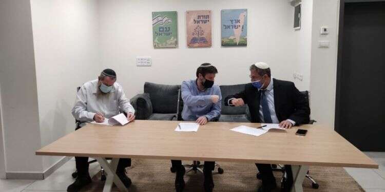 בלוק טכני טבעי. בן־גביר, סמוטריץ' ומעוז בחתימה על ההסכם לריצה משותפת. צילום: דוברות נעם אל תקראו לי חשוך: יו"ר נעם מדבר לראשונה