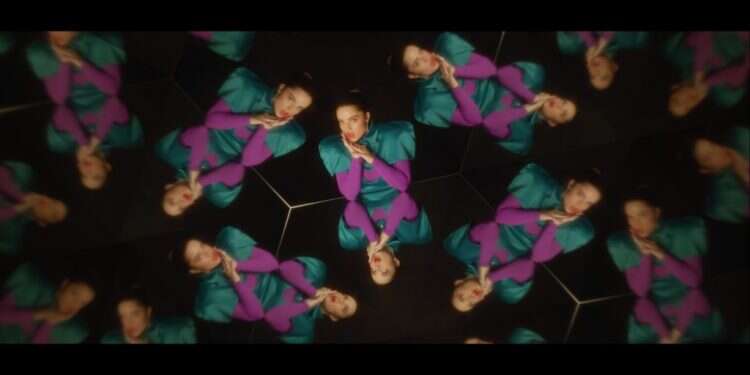 הקליפ לשיר החדש של נועה קירל. צילום מסך מתוך היוטיוב חובת העבודה עלינו: הנשמה הא־לוהית היא לא אשראי פתוח