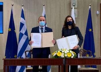 לאחר זיהום הזפת: שטייניץ יקדם כלי שיט ממונעים בגז טבעי