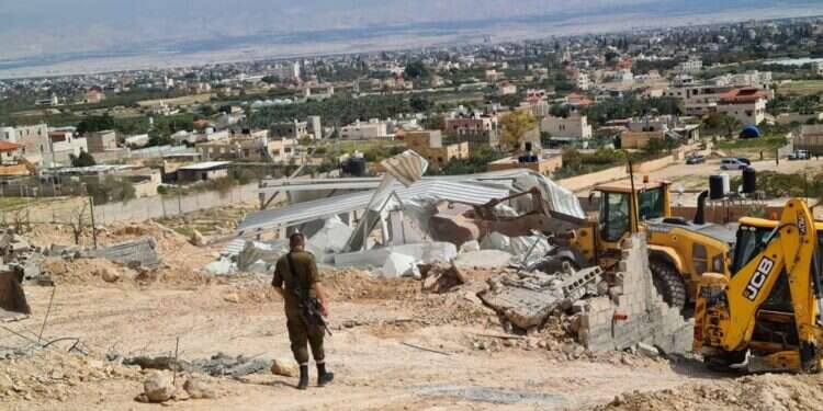 אכיפת בנייה בלתי חוקית על ידי המנהל האזרחי. ארכיון צילום: דוברות מתפ המנהל האזרחי אכף בנייה בלתי חוקית באתר ארכיאולוגי