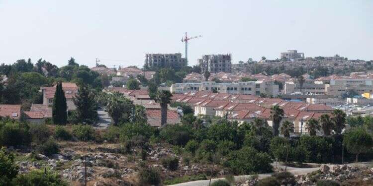 בנייה ביישוב עפרה בבנימין. צילום: שריה דיאמנט מחנה שמונים המנדטים