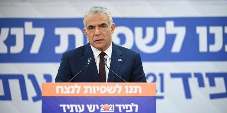 יאיר לפיד. צילום: אלעד גוטמן יאיר לפיד שובר שתיקה: האם הוא בכיוון הנכון?