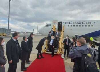 בליווי מטוסי קרב: ריבלין וכוכבי הגיעו לאוסטריה