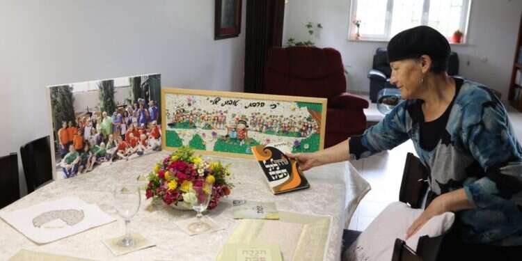 בשנה שעברה עבדים, השנה בני חורין. הכנות לסדר פסח בימי הסגר, תש בכל דור ודור: בואו ניזכר בליל הסדר הקודם, ונודה לקב"ה