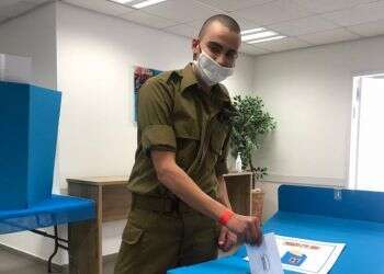 מתגייסים ומצביעים: החיילים שעברו מהבקו"ם לקלפי