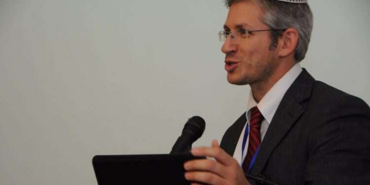 "היית ככוכב בוהק בשמי הלילה": פרידה מהרב רונן נויבירט