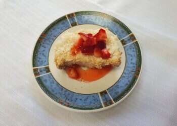 פשוט וטעים: קינוח קוקוס ותותים שיעשה לכם את החג