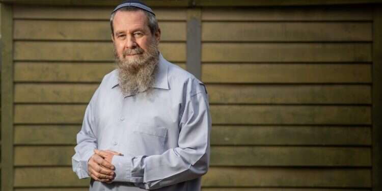 הרב סתיו עשה גילוי נאות, ובמשרד הדתות יבחנו ניגוד עניינים