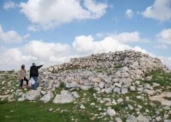 פלסטינים טיגנו צ'יפס על מזבח יהושע בן נון