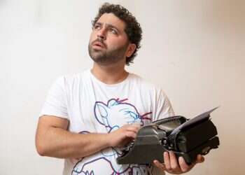 "רוב החומר לא מגיע למסך או לבמה, וכך ראוי"