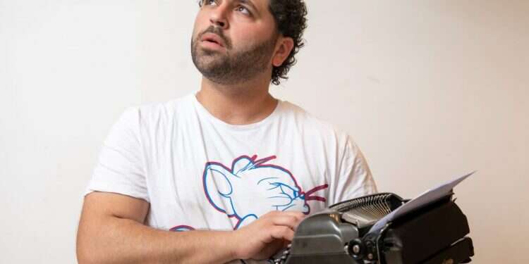 מתן צור. צילום: יוסי אלוני "רוב החומר לא מגיע למסך או לבמה, וכך ראוי"