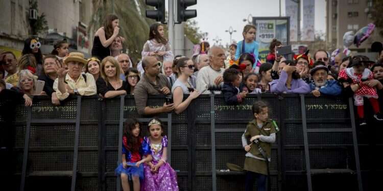 פורים בחולון. צילום: פלאש 90