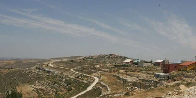 גוש עציון, 2013. צילום: מרים צחי חי, צומח, דומם, יהודים וערבים – כולם ייפגעו מגדר ההפרדה בגוש עציון