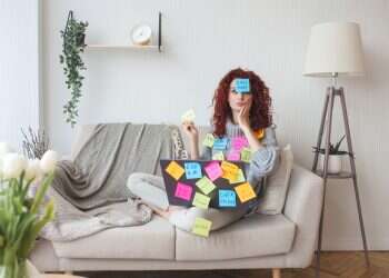 חמץ ומסך: כותבי מקור ראשון מנקים את הטלפונים לפסח