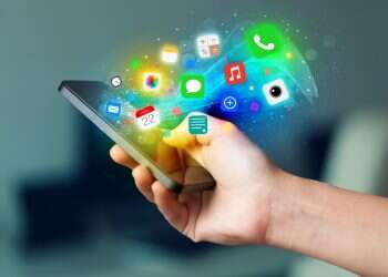 חמץ ומסך: כותבי מקור ראשון מנקים את הטלפונים לפסח