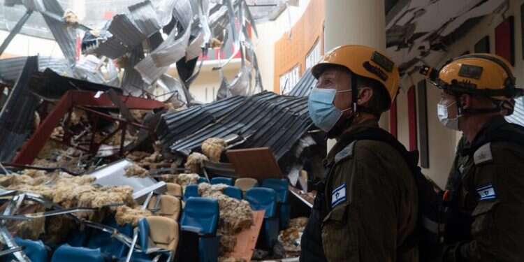 המשלחת הישראלית בגינאה המשוונית. צילום: דובר צה גאווה ישראלית: משלחת מסייעת לנפגעי האסון בגינאה המשוונית