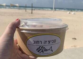 מול הים והגלים: הדרך המושלמת לאכול סביצ'ה