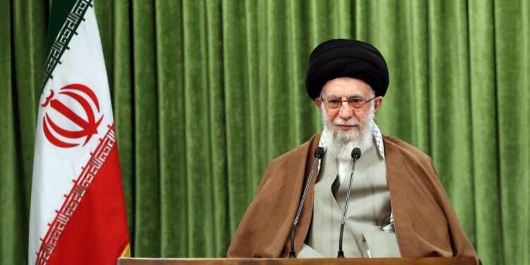 חמינאי. צילום: EPA ישראל ואיראן מעולם לא היו קרובות יותר למלחמה גלויה