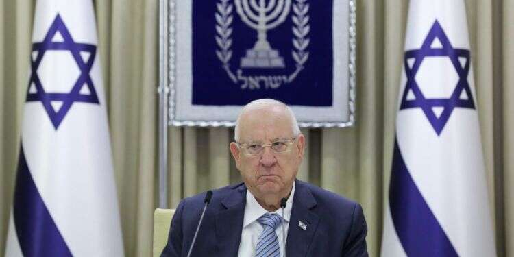 כמי שכפאו שד: ריבלין הטיל את המנדט על נתניהו