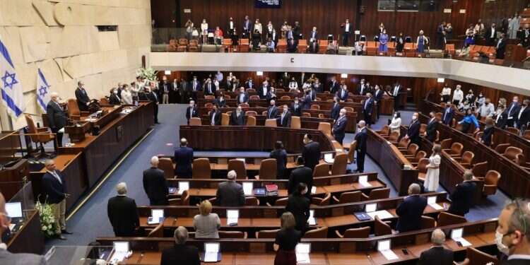 השבעת הכנסת ה-24 השבוע. צילום: EPA השבעת הכנסת: כשאין חוקים, גם הטקסים מאבדים משמעות