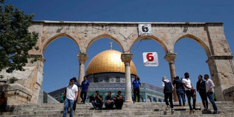 הר הבית. צילום: EPA המשטרה תפצה ב־5,000 שקלים יהודי שעצרה לשווא בשער ההר