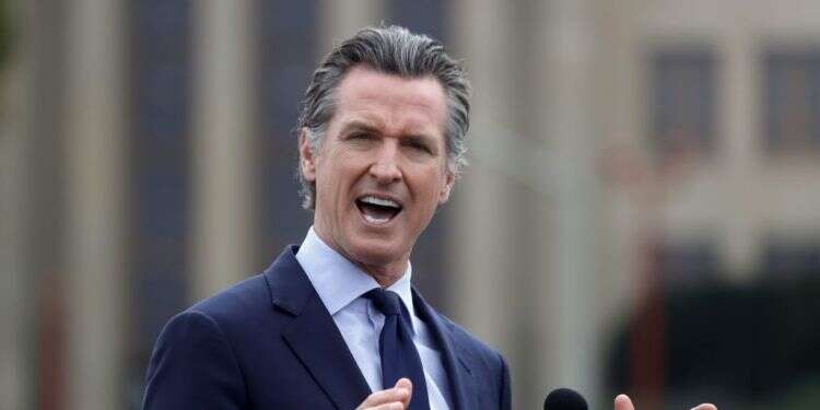 מושל קליפורניה, גווין ניוסום. צילום: AFP ניסיון הדחת מושל קליפורניה הוא ההצגה הכי טובה בעיר