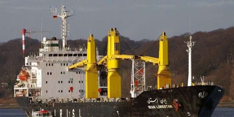 הפיצוץ בספינה האיראנית: ישראל כבר לא פועלת בסתר