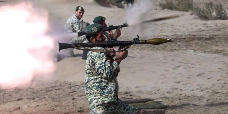 יום הצבא הלאומי באיראן: "הצבא ומשמרות המהפכה מקצועיים מאי פעם"