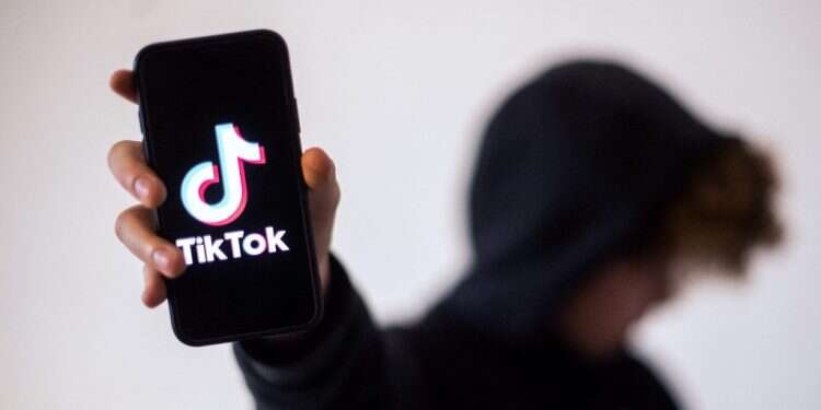 רשת הטיקטוק. צילום: AFP הסרת הסרטונים מטיקטוק: "צעד אחד בדרך למיגור האלימות"