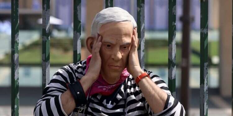 המחאה נגד נתניהו. צילום: AFP אישור בכירים, ווינט ותכתובות ווטסאפ: היום השלישי הגיע לסיומו