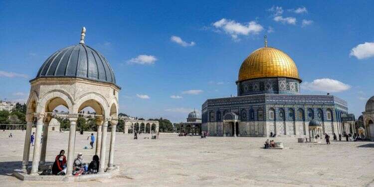 הר הבית. צילום: AFP המשטרה תפצה ב־5,000 שקלים יהודי שעצרה לשווא בשער ההר